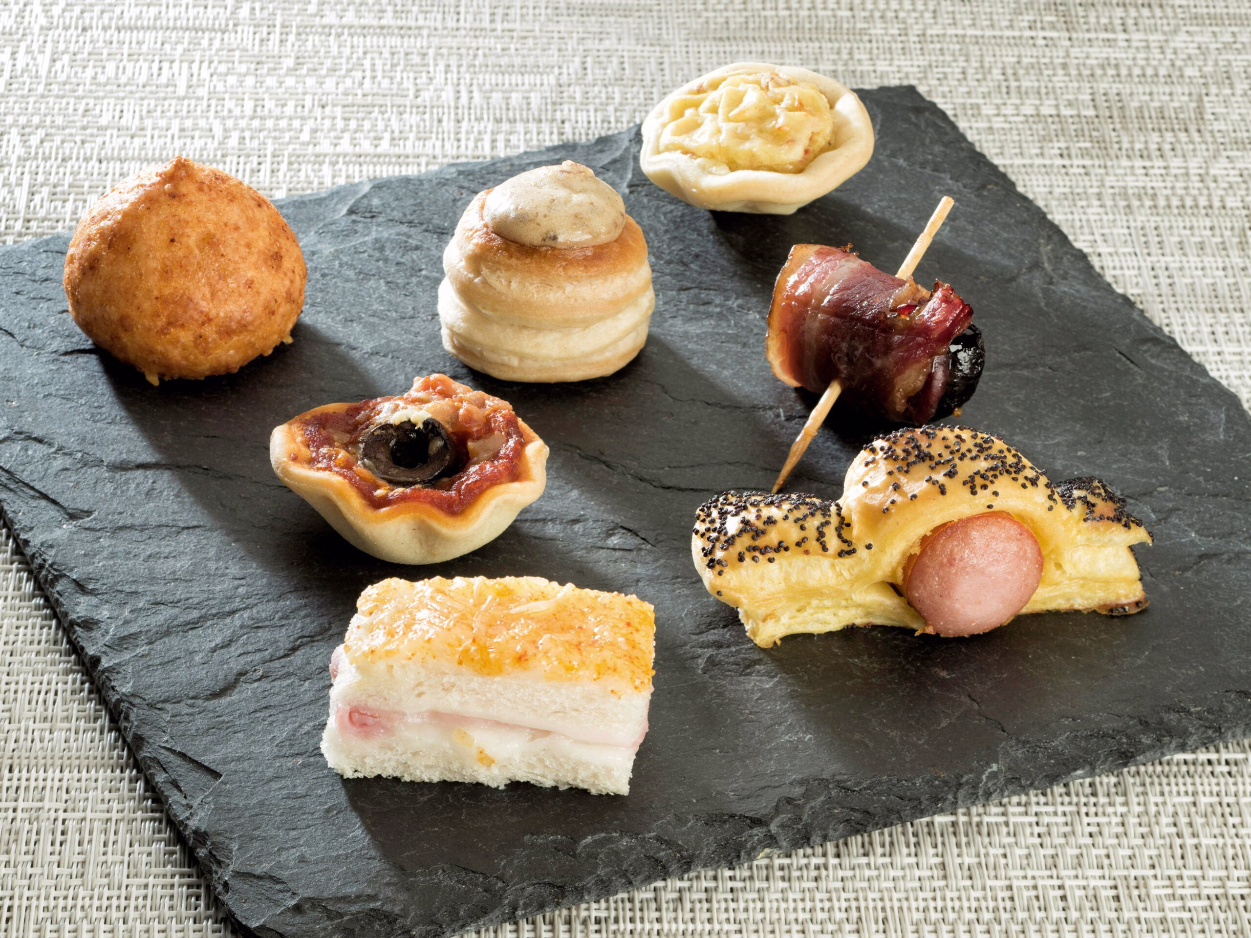 32 Petits fours salés Tradition – Image 2