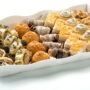 Petits Fours Salés Tradition (32 pièces) : Assortiment de petits fours salés traditionnels, pour une touche de classicisme.