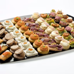 Canapés Fantastic (58 pièces) : Assortiment varié de canapés originaux et créatifs, pour une touche fantaisie à vos réceptions.
