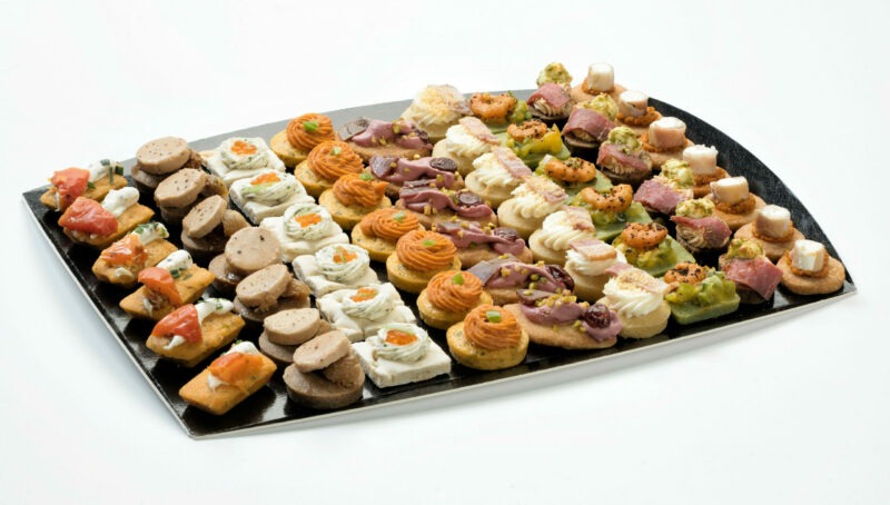 Canapés Fantastic (58 pièces) : Assortiment varié de canapés originaux et créatifs, pour une touche fantaisie à vos réceptions.