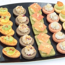 Boîte de 2 plateaux de 30 canapés moelleux